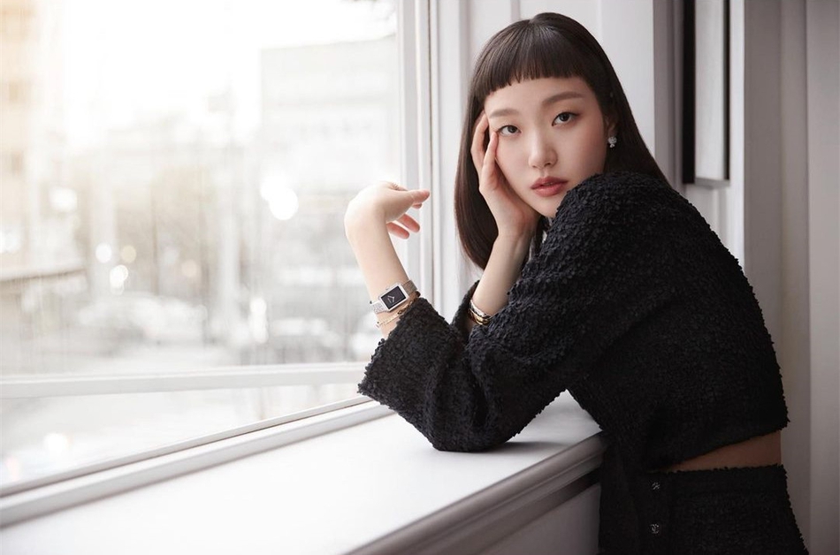 韩国女演员金高银齐刘海长发发型个性写真图片
