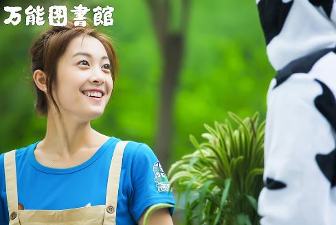 邵芸《万能图书馆》挑梁女一 清新写真演绎多young面孔