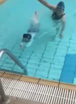 孙俪晒儿子学游泳视频 网友：有运动基因，奔跑吧