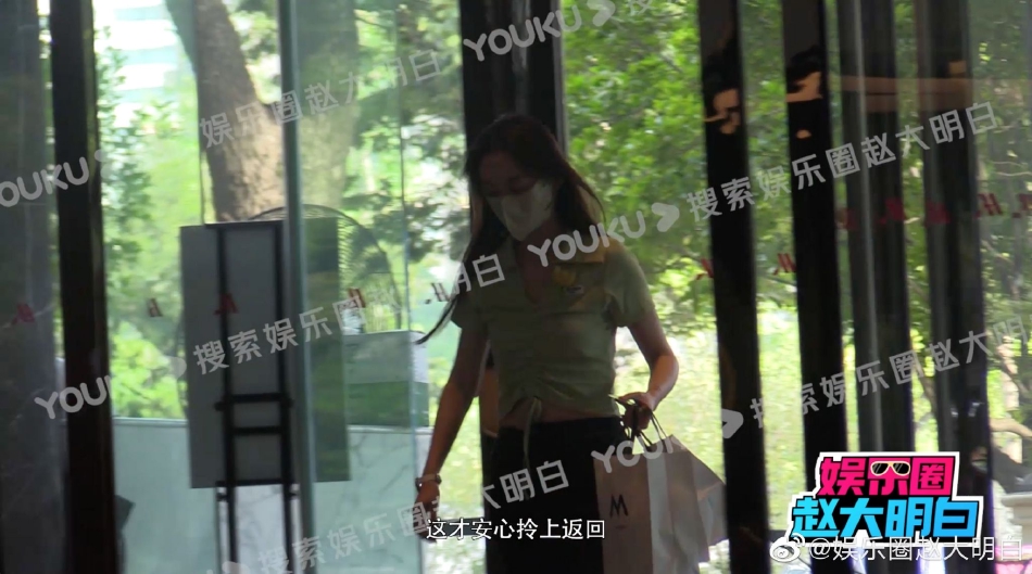 吴希泽和何泓姗出入同一酒店 此前曾被拍亲密搂肩画面