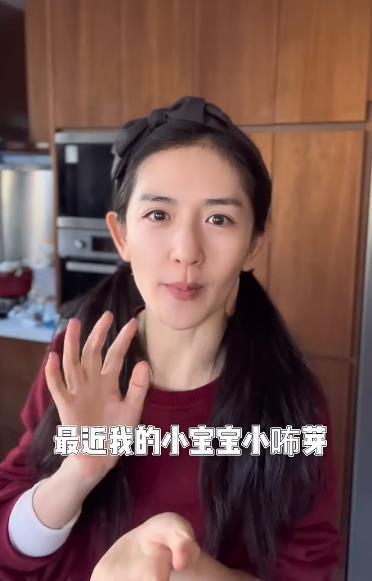 谢娜下厨为女儿烤饼干 首曝怀二胎时患妊娠糖尿病