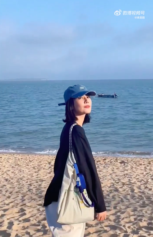 高圆圆在微博晒出厦门旅游vlog 海边拍摄唯美可人