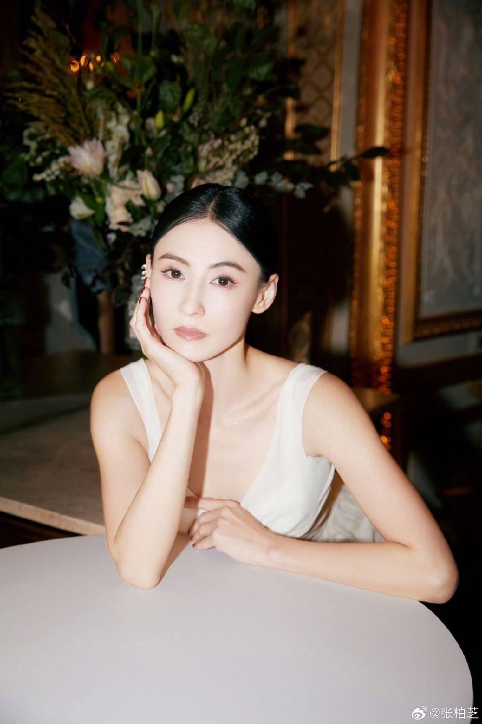 张柏芝最新大片释出 一袭白裙时尚优雅美的毫不费力