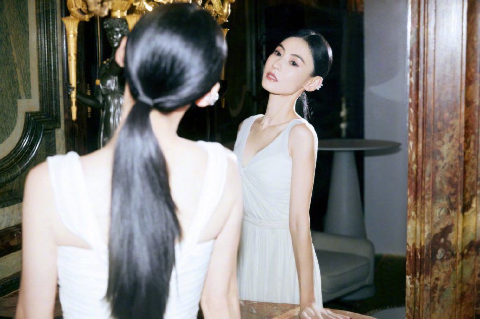 张柏芝最新大片释出 一袭白裙时尚优雅美的毫不费力