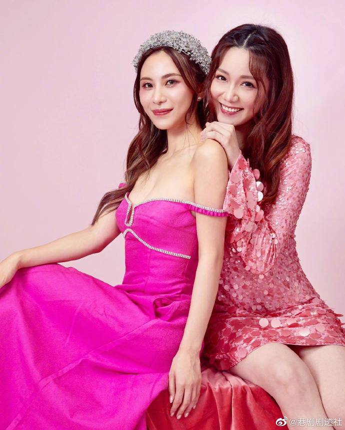 汤洛雯社交平台晒伴娘照 清一色的桃红色礼服漂亮得体