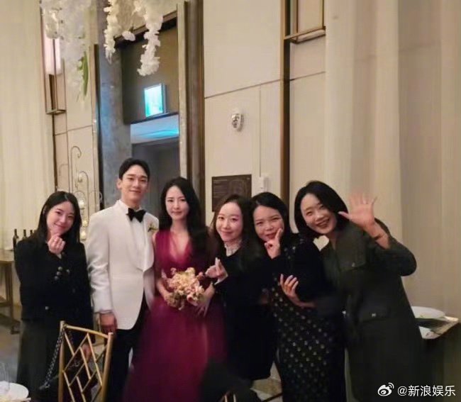 EXO成员金钟大举行婚礼妻子正脸首曝光 边伯贤金珉锡也出席