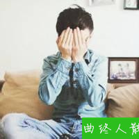 捂脸的00后小男生头像