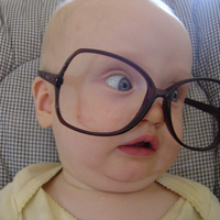 戴眼镜耍酷的正太小男孩头像