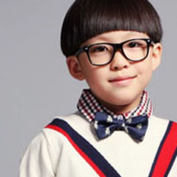 戴眼镜耍酷的正太小男孩头像