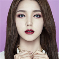 面容精致的韩国气质美女头像