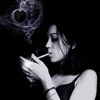 欧美颓废的抽烟女生头像 黑白  爱情到了尽头