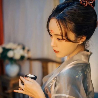 白衣女生古风头像