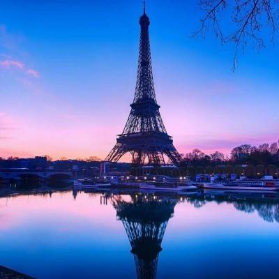 法国巴黎埃菲尔铁塔风景头像