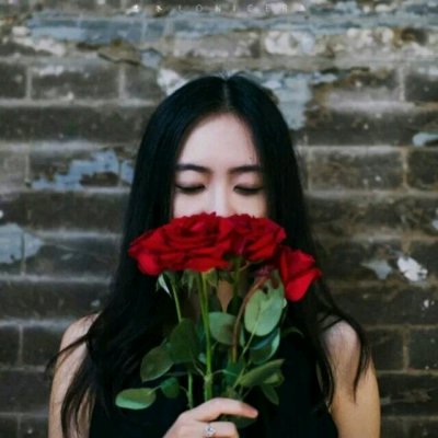 娇艳好看红色玫瑰花头像 有一个人一直默默爱着你