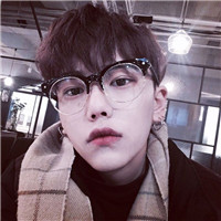 戴眼镜成熟的韩国帅哥头像