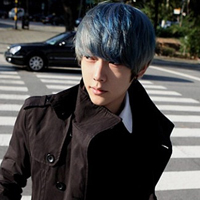 英俊潇洒的韩系时尚原宿风男生头像 配着蓝色渐变发型 酷呆了