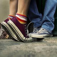 踮起脚尖接吻情侣幸福头像 我们的爱永远存在
