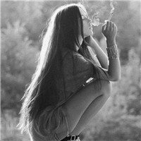 抽烟伤感失落的欧美女生头像 你不懂我伤悲